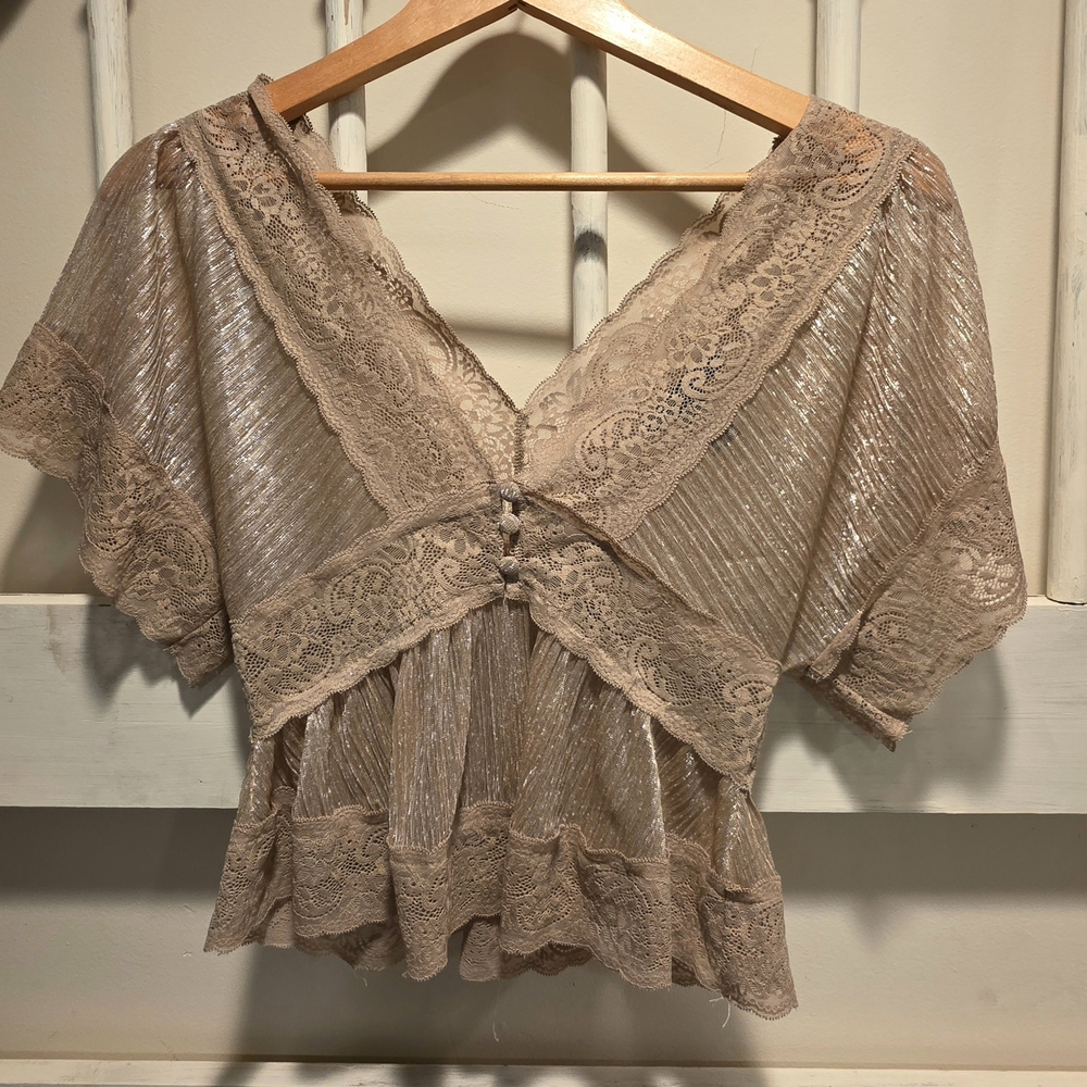 FOREVER 21 Shimmering Lace Blouse in Gold Tan - Picture 4 of 8